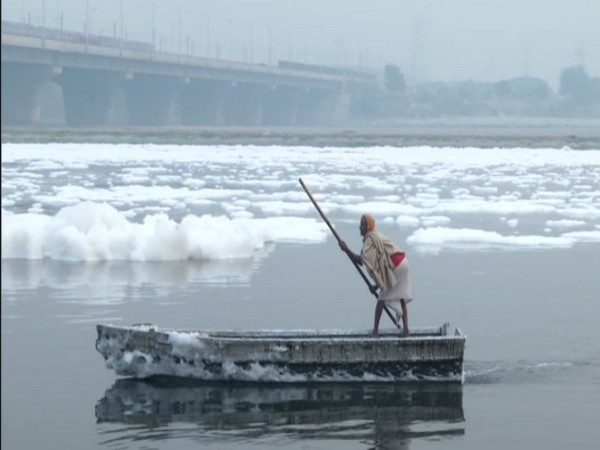 Toxic foam covers water of river Yamuna [Photo/ANI]
