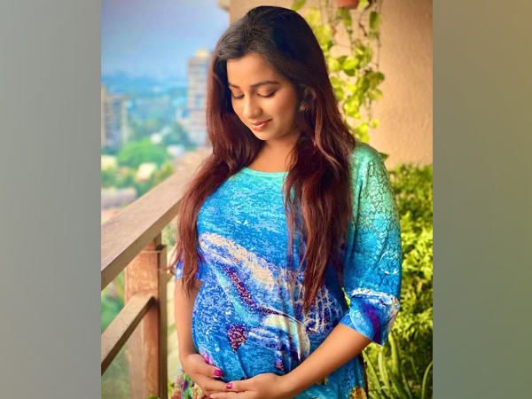 Shreya Ghoshal (Image Source: Instagram)