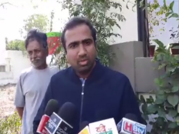 Chartered Accountant Nikhil Chopra speaking to reporters. (Photo/ANI)