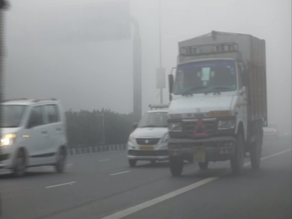 Dense fog at ISBT and Civil lines area of Delhi. (Photo/ANI)