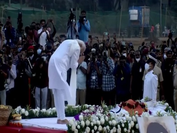 PM Modi pays last respects to Lata Mangeshkar (Photo/ANI)