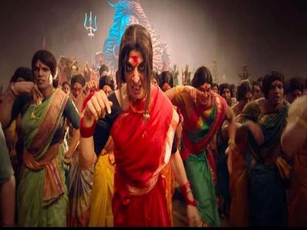 A still from 'Bham Bholle' featuring Akshay Kumar (Image courtesy: Youtube)