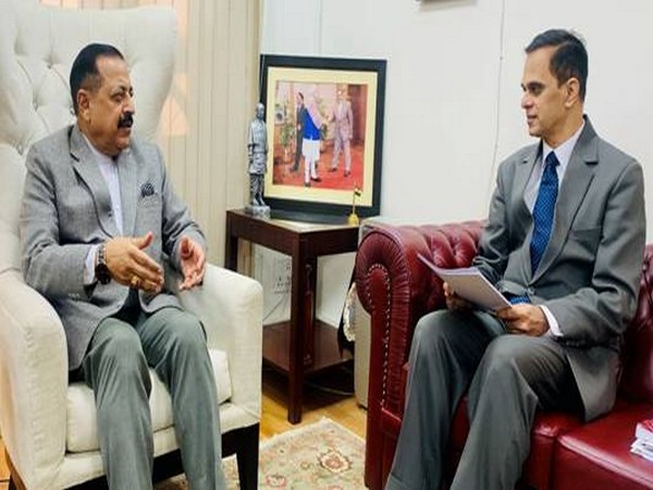 Union Minister of State Dr Jitendra Singh with DARPG official V Srinivas (left to right) (Photo/PIB)