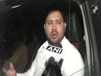 Story behind viral picture of Nitish and Tejashwi sitting next to each other on their way to Delhi