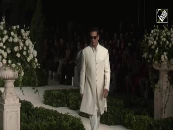 Akshay Kumar makes dazzling comeback on ramp after 12 years at India Couture Week 2025