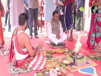 Odisha CM Mohan Majhi disburses ₹833 Crore under CM-KISAN Scheme in Bhubaneswar