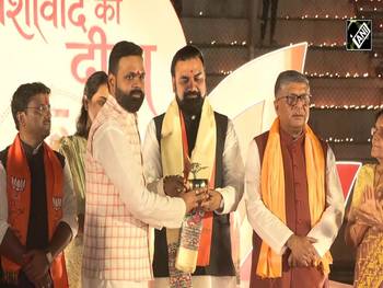 Patna Marine Drive पर 'Ashirwad Ka Diya' कार्यक्रम, CM Samrat Choudhary ने जलाया दीया