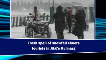 Raw - Fresh spell of snowfall cheers tourists in J&K’s Gulmarg