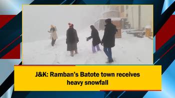 RAW-J&K: Ramban’s Batote town receives heavy snowfall